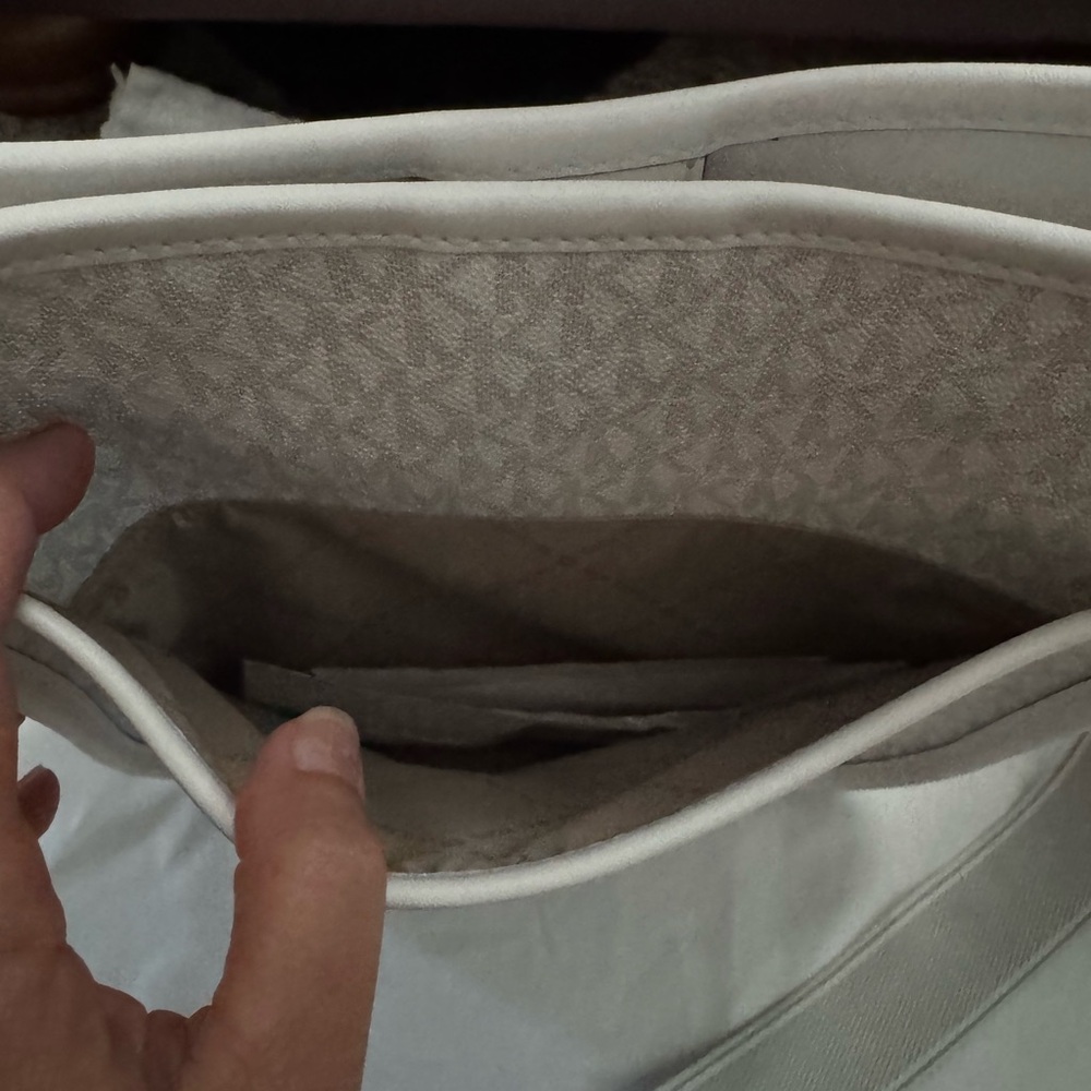 Michael Kors White Messenger Bag with Gold Hardware - Picture 2 of 5